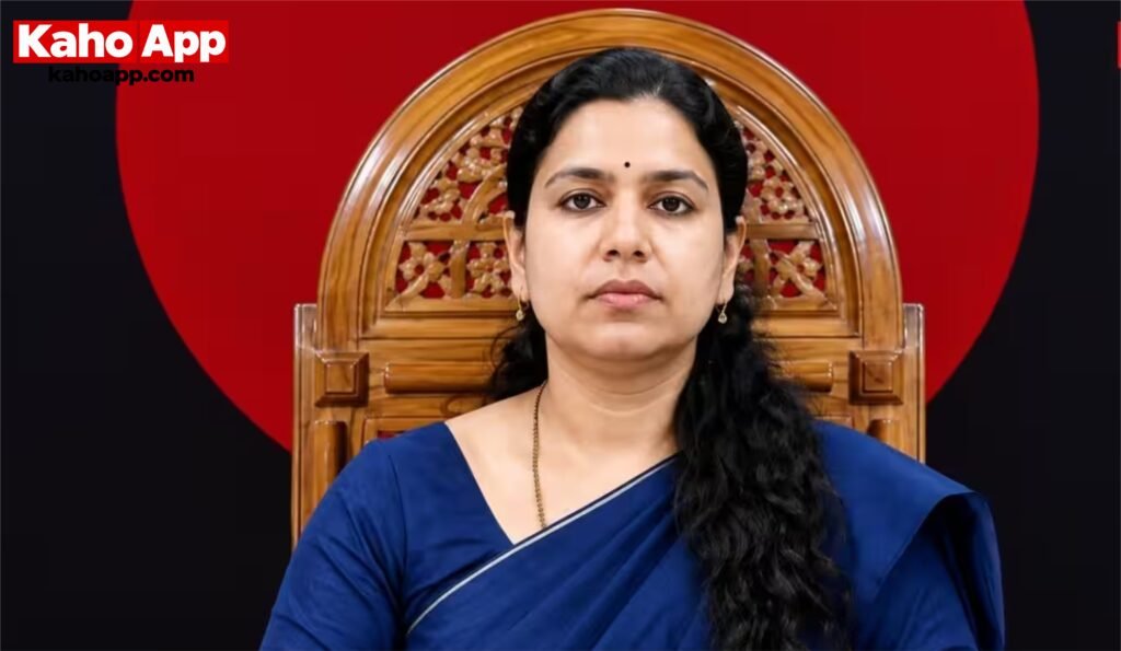 IAS छोड़कर राजनीति में उतरीं दिव्या मित्तल