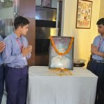 रामराज स्थित डी मोनफोर अकादमी में भगत सिंह जयंती पर विद्यार्थियों और शिक्षकों ने उनके चित्र पर पुष्प अर्पित कर श्रद्धांजलि दी