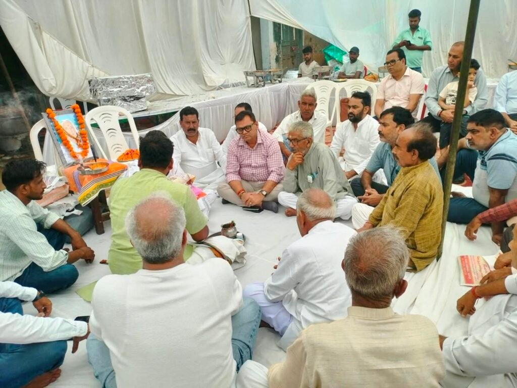मवाना खुर्द में तेरहवीं संस्कार में पहुंचे जलशक्ति राज्यमंत्री दिनेश खटीक, दी श्रद्धांजलि