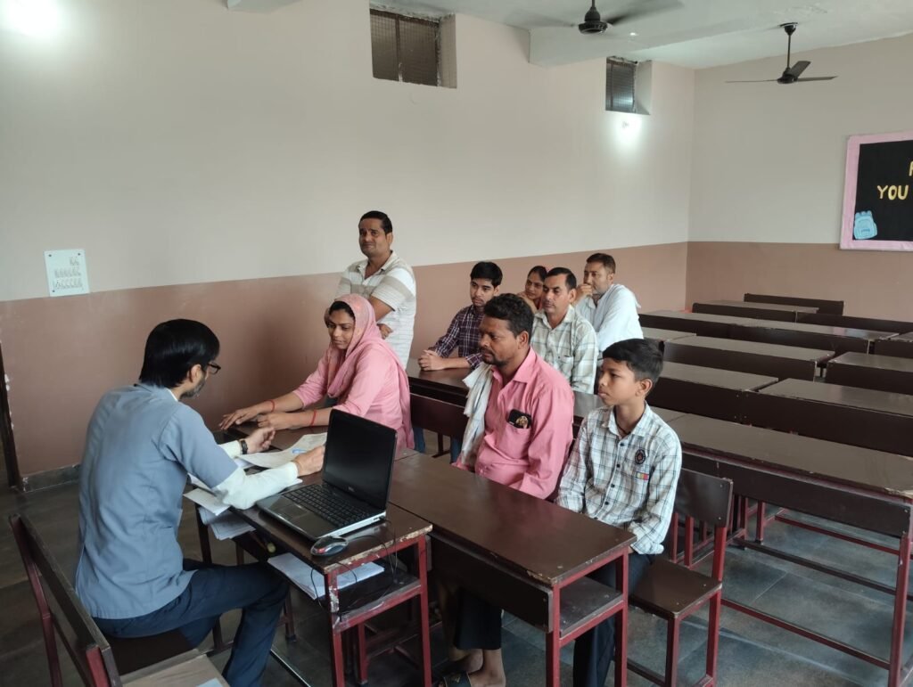 डी मोनफोर अकादमी में PTM, विद्यार्थियों की प्रतिभा ने मोहा मन