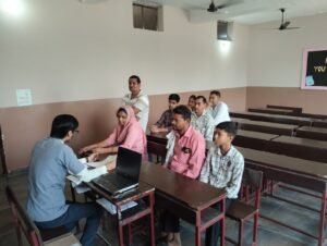 डी मोनफोर अकादमी में PTM, विद्यार्थियों की प्रतिभा ने मोहा मन