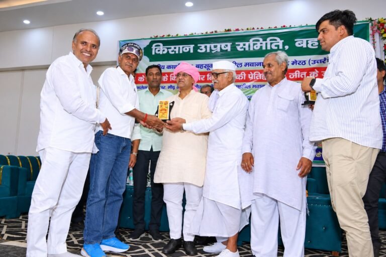 बहसूमा में भूमि अधिग्रहण मुआवजा मामले में सफलता पर आयोजित किसान आभार समारोह में राज्यमंत्री दिनेश खटीक का सम्मान