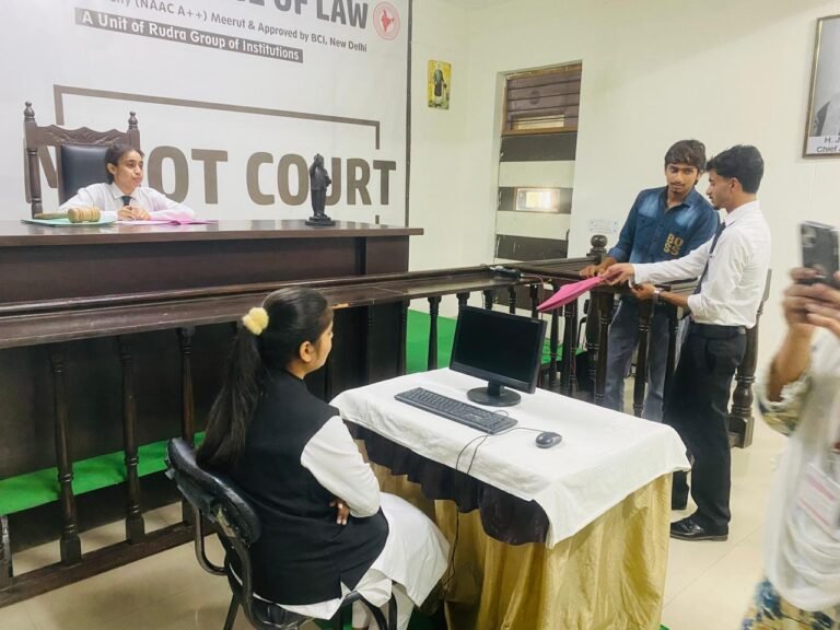मवाना के रुद्रा कॉलेज ऑफ लॉ में आयोजित मूट कोर्ट प्रैक्टिस एवं एडवोकेसी स्किल प्रोग्राम 2026