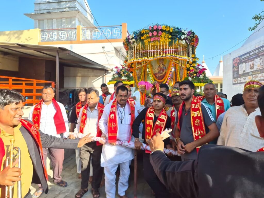 बहसूमा में धूमधाम से निकली मां भगवती की 52वीं विशाल शोभायात्रा, जयकारों से गूंजा नगर