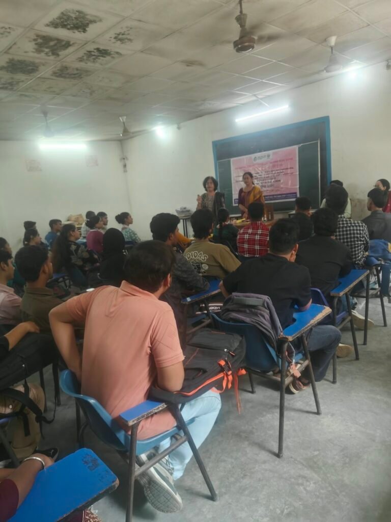 मेरठ: सही संवाद से सुरक्षित भविष्य की ओर बढ़ें युवा, बेटियां फाउंडेशन ने छात्राओं को किया जागरूक